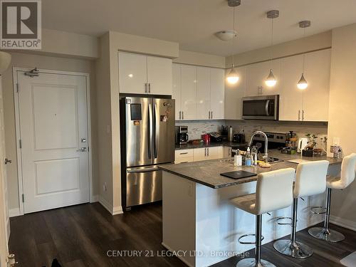 604 - 610 Farmstead Drive, Milton, ON - Indoor Photo Showing Kitchen