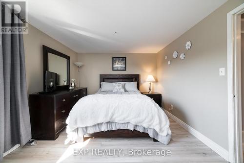 137 - 1133 Ritson Road N, Oshawa, ON - Indoor Photo Showing Bedroom