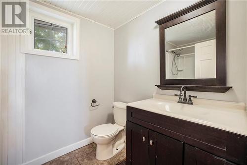 Main house 2nd floor 4 piece bath - 538 Clear Lake Road, Elgin, ON - Indoor Photo Showing Bathroom