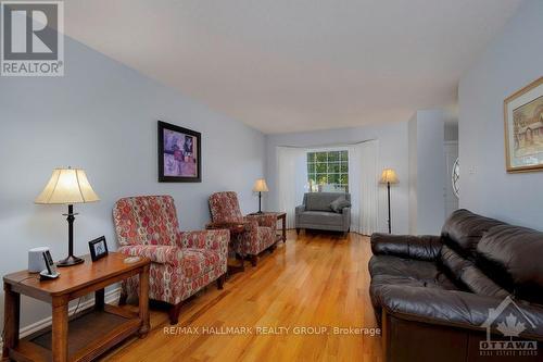 58 Allenby Road, Ottawa, ON - Indoor Photo Showing Living Room