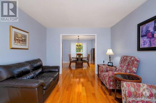 58 Allenby Road, Ottawa, ON - Indoor Photo Showing Living Room