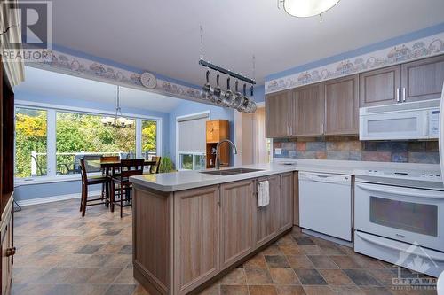 58 Allenby Road, Ottawa, ON - Indoor Photo Showing Kitchen With Double Sink