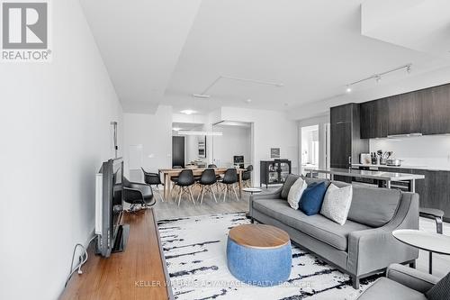 415 - 158 Front Street E, Toronto, ON - Indoor Photo Showing Living Room