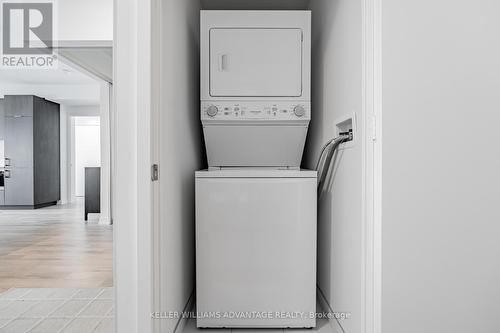 415 - 158 Front Street E, Toronto, ON - Indoor Photo Showing Laundry Room