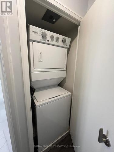 1205 - 21 Carlton Street, Toronto, ON - Indoor Photo Showing Laundry Room