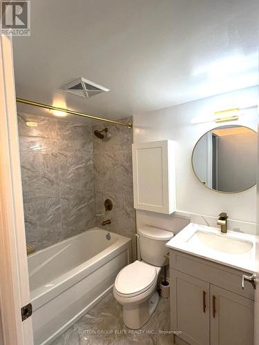 1205 - 21 Carlton Street, Toronto, ON - Indoor Photo Showing Bathroom