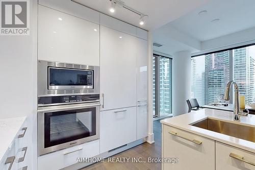 1815 - 1 Gloucester Street, Toronto, ON - Indoor Photo Showing Kitchen