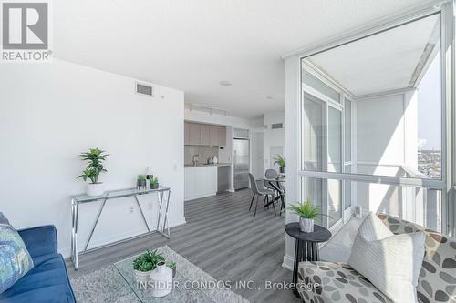 4012 - 85 Queens Wharf Road, Toronto, ON - Indoor Photo Showing Living Room