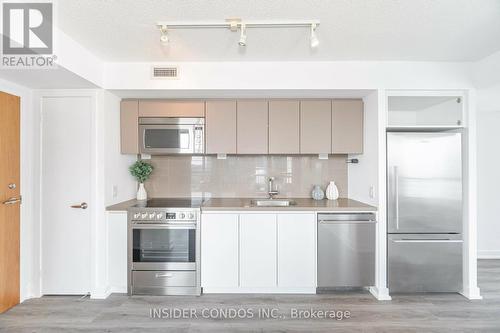 4012 - 85 Queens Wharf Road, Toronto, ON - Indoor Photo Showing Kitchen