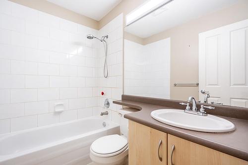 56 15871 85 Avenue, Surrey, BC - Indoor Photo Showing Bathroom