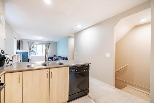 56 15871 85 Avenue, Surrey, BC - Indoor Photo Showing Kitchen