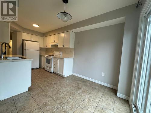 66 Tincomb Crescent, Whitby, ON - Indoor Photo Showing Kitchen