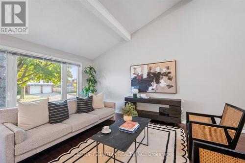 6 Pipers Green Avenue, Toronto, ON - Indoor Photo Showing Living Room