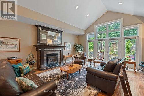 26 Muirfield Trail, Welland, ON - Indoor Photo Showing Living Room With Fireplace