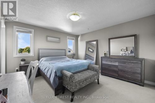 8 Meadowvale Drive, St. Thomas, ON - Indoor Photo Showing Bedroom