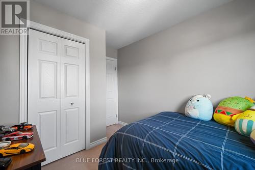 8 Meadowvale Drive, St. Thomas, ON - Indoor Photo Showing Bedroom