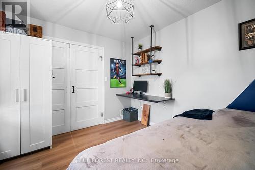 8 Meadowvale Drive, St. Thomas, ON - Indoor Photo Showing Bedroom