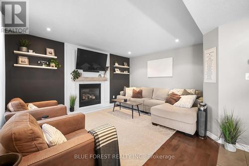 8 Meadowvale Drive, St. Thomas, ON - Indoor Photo Showing Living Room With Fireplace