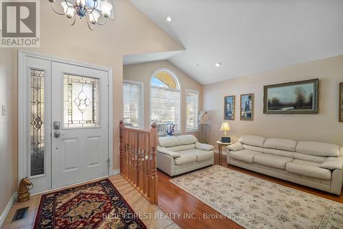 534 Sales Drive, Woodstock, ON - Indoor Photo Showing Living Room