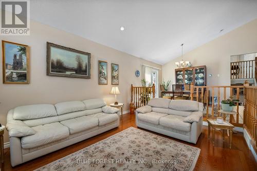 534 Sales Drive, Woodstock, ON - Indoor Photo Showing Living Room