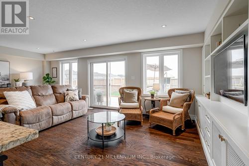 166 Bradshaw Drive, Stratford, ON - Indoor Photo Showing Living Room