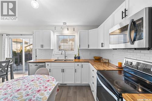 107 Brookdale Crescent, Saskatoon, SK - Indoor Photo Showing Kitchen With Double Sink