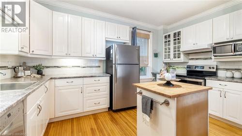 914 7Th Avenue E, Owen Sound, ON - Indoor Photo Showing Kitchen With Stainless Steel Kitchen