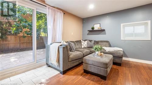 914 7Th Avenue E, Owen Sound, ON - Indoor Photo Showing Living Room