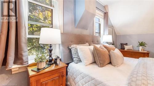 914 7Th Avenue E, Owen Sound, ON - Indoor Photo Showing Bedroom