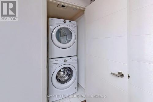 521 - 460 Adelaide Street E, Toronto, ON - Indoor Photo Showing Laundry Room