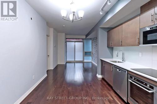 521 - 460 Adelaide Street E, Toronto, ON - Indoor Photo Showing Kitchen