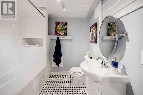 212 Broadway Avenue, Toronto, ON - Indoor Photo Showing Bathroom