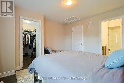 7814 Hackberry Trail, Niagara Falls, ON - Indoor Photo Showing Bedroom