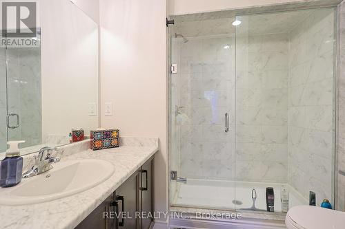 7814 Hackberry Trail, Niagara Falls, ON - Indoor Photo Showing Bathroom