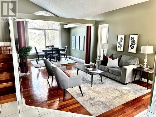 5018 Wascana Vista Court, Regina, SK - Indoor Photo Showing Living Room