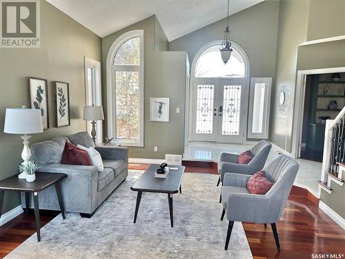 5018 Wascana Vista Court, Regina, SK - Indoor Photo Showing Living Room