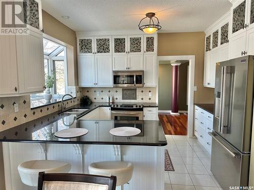 5018 Wascana Vista Court, Regina, SK - Indoor Photo Showing Kitchen