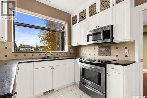 5018 Wascana Vista Court, Regina, SK - Indoor Photo Showing Kitchen