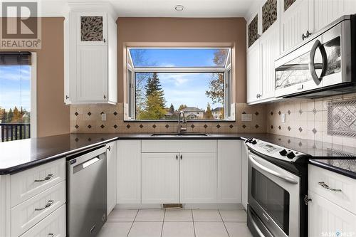 5018 Wascana Vista Court, Regina, SK - Indoor Photo Showing Kitchen