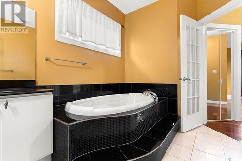 5018 Wascana Vista Court, Regina, SK - Indoor Photo Showing Bathroom