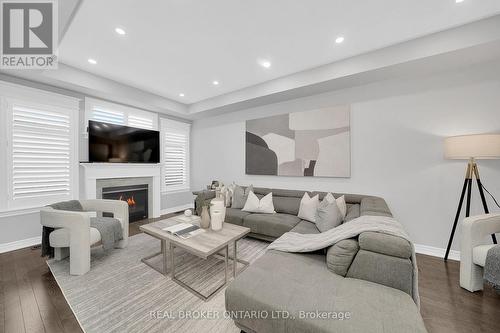 689 Murrell Boulevard, East Gwillimbury, ON - Indoor Photo Showing Living Room With Fireplace