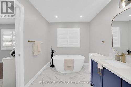 689 Murrell Boulevard, East Gwillimbury, ON - Indoor Photo Showing Bathroom