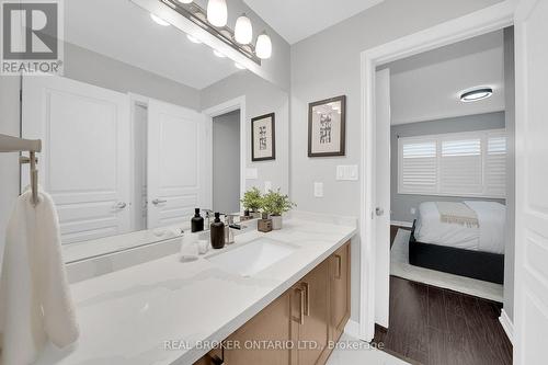 689 Murrell Boulevard, East Gwillimbury, ON - Indoor Photo Showing Bathroom