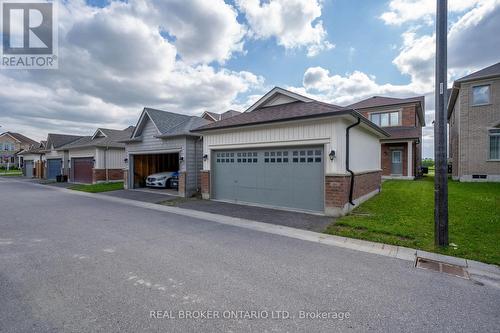 689 Murrell Boulevard, East Gwillimbury, ON - Outdoor With Facade