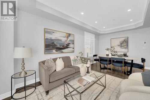 689 Murrell Boulevard, East Gwillimbury, ON - Indoor Photo Showing Living Room