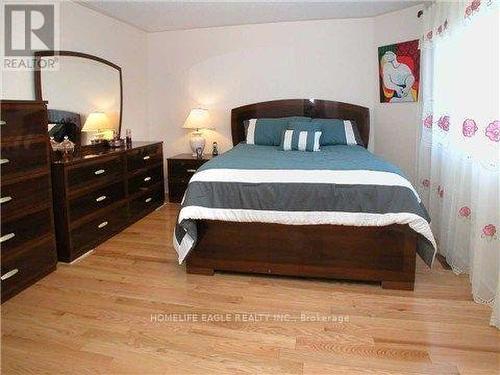 105 Brightsview Drive, Richmond Hill, ON - Indoor Photo Showing Bedroom