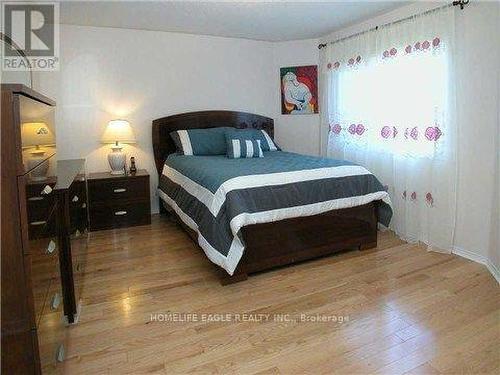 105 Brightsview Drive, Richmond Hill, ON - Indoor Photo Showing Bedroom