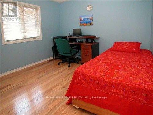 105 Brightsview Drive, Richmond Hill, ON - Indoor Photo Showing Bedroom