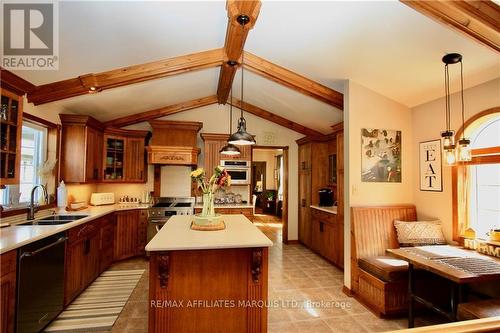 236 Sydney Street, Cornwall (717 - Cornwall), ON - Indoor Photo Showing Kitchen With Double Sink