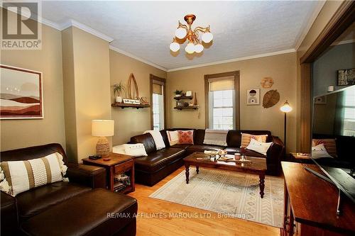 236 Sydney Street, Cornwall (717 - Cornwall), ON - Indoor Photo Showing Living Room